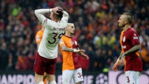 Manchester United để mất lợi thế